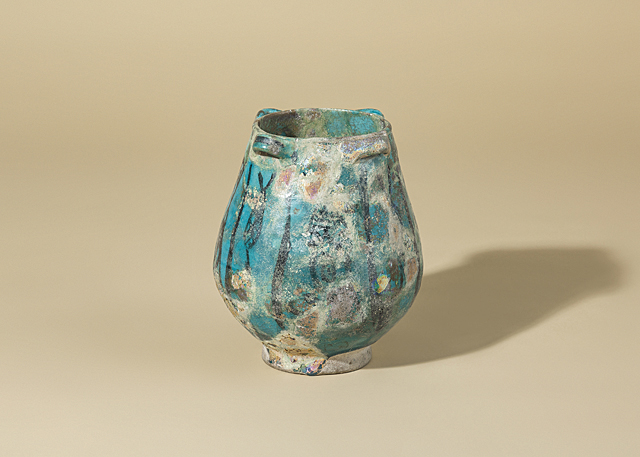 【 パルメット文三彩ポット 】　ペルシャ９~10世紀　オリエント水注 Lot0231】ペルシャ青釉黒彩四耳壷・ペルシャ手織錦 ［2点セット