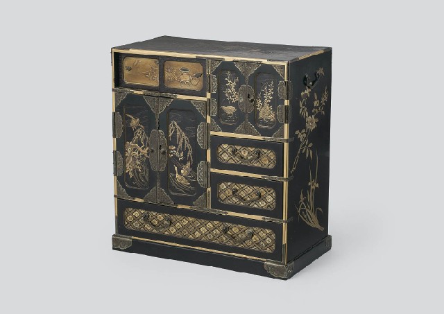 【希少品】中国美術　中国家具　最高級　箪笥　花柄　小鳥　花鳥画 送料込み Lot0121】蒔絵草花鳥蝶文箪笥 - | 第853回 | 株式会社毎日オークション