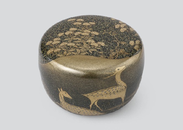 Lot0153】蒔絵秋草鹿文平棗 - | 第853回 | 株式会社毎日オークション