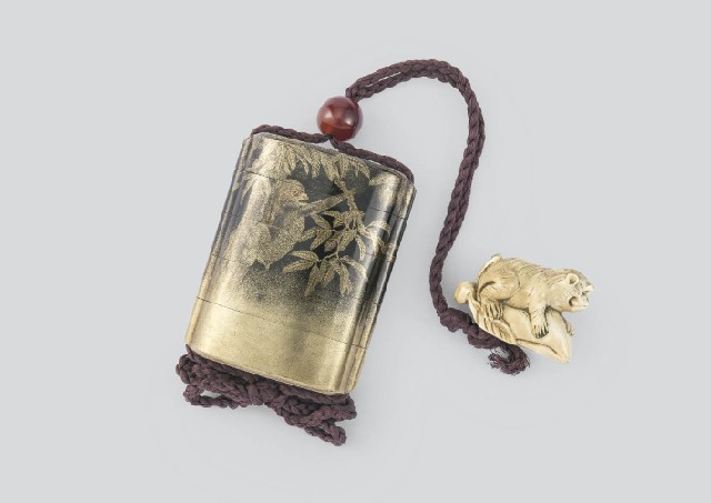 緒締め玉　花菱文様　鹿角　骨董　胴乱　印籠 　R1447 Lot0158】蒔絵猿栗文印籠 附）象牙猿桃根付 - | 第853回 | 株式会社