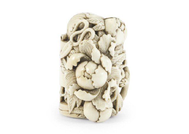 遺品生前整理 象牙調 鼈甲 アクセサリー Lot0198】玉宝斎銘象牙生け花根付 - | 第853回 | 株式会社毎日オークション